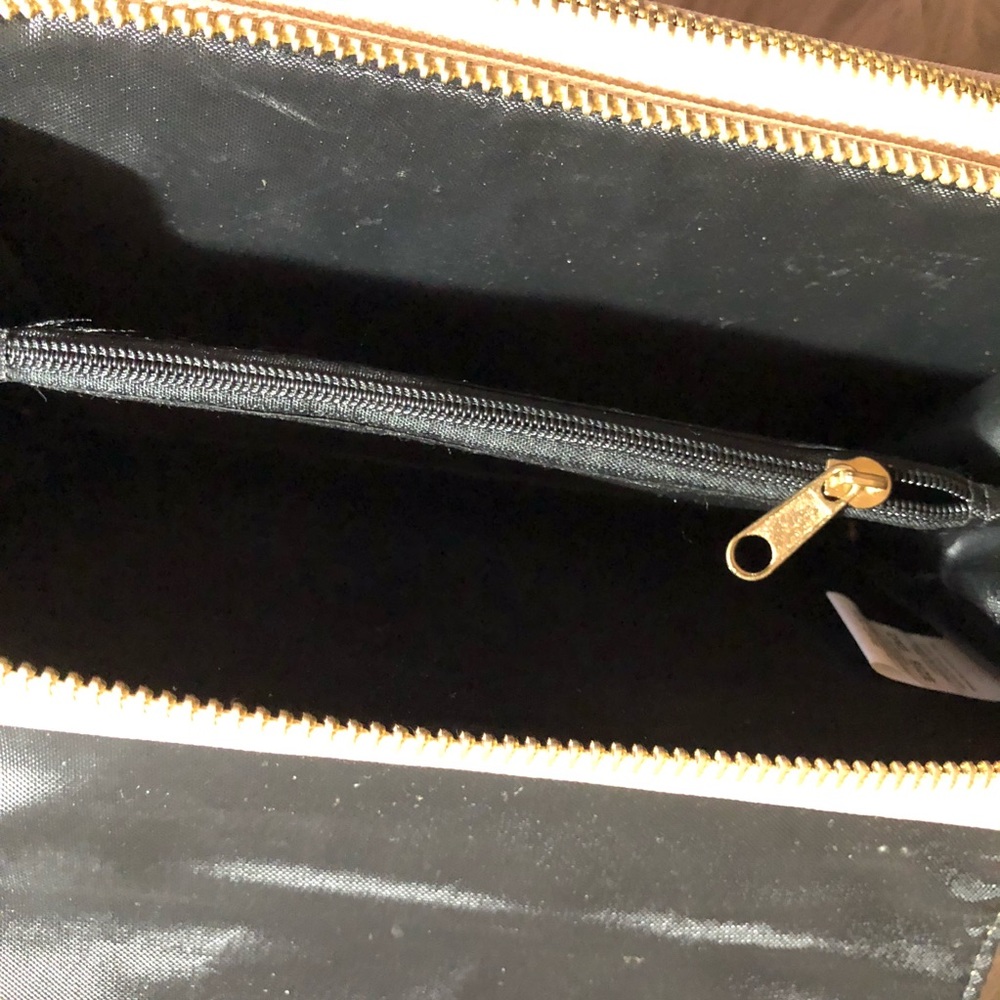 Wristlet 🌸🌸🌸🌸🌸🌸🌸 - Picture 4 of 7